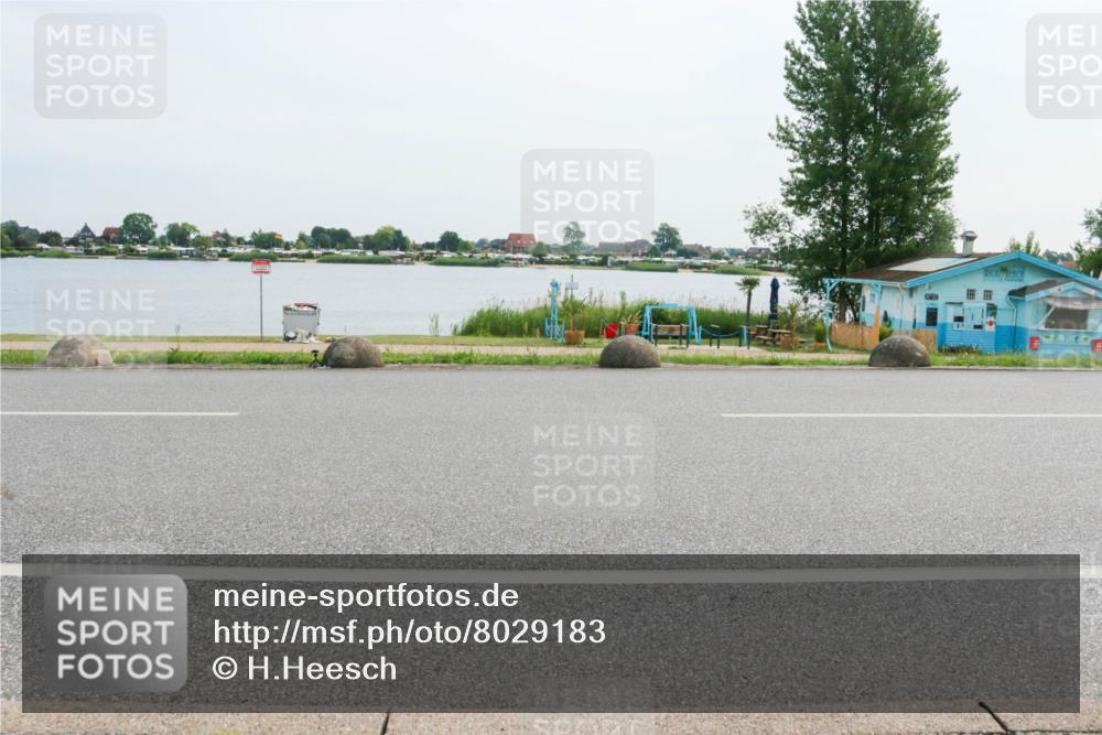 15.06.2025 - 27. Vierlanden-Triathlon H.Heesch http://msf.ph/oto/8029183 15.06.2025 10:29:44 Radfahren 21, 82, 495, 558 meine-sportfotos.de