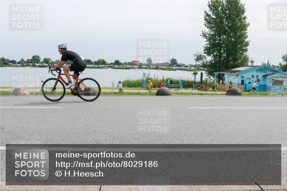 21.06.2025 - 27. Vierlanden-Triathlon H.Heesch http://msf.ph/oto/8029186 15.06.2025 11:26:20 Radfahren 18, 881, 911, 945, 978 meine-sportfotos.de