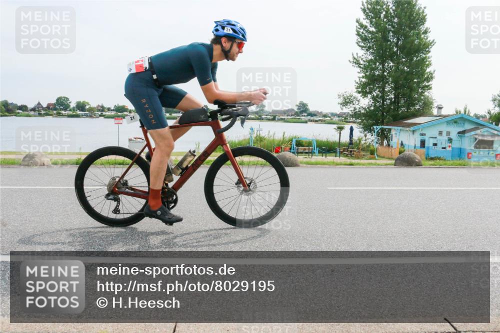 15.06.2025 - 27. Vierlanden-Triathlon H.Heesch http://msf.ph/oto/8029195 15.06.2025 10:29:46 Radfahren 21, 495, 558 meine-sportfotos.de