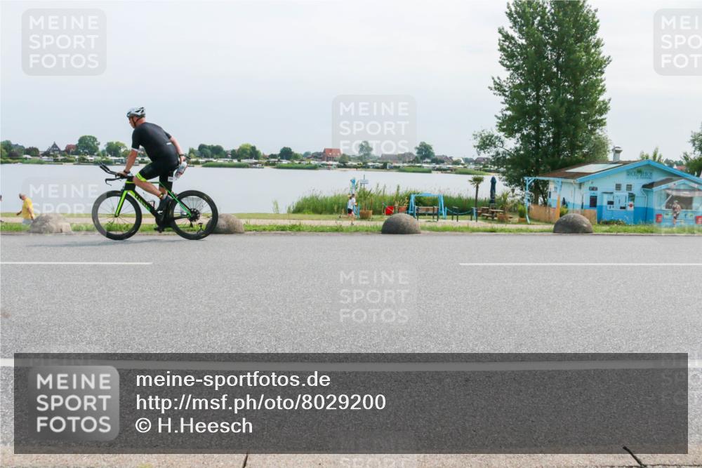 21.06.2025 - 27. Vierlanden-Triathlon H.Heesch http://msf.ph/oto/8029200 15.06.2025 11:26:31 Radfahren 151, 229 meine-sportfotos.de