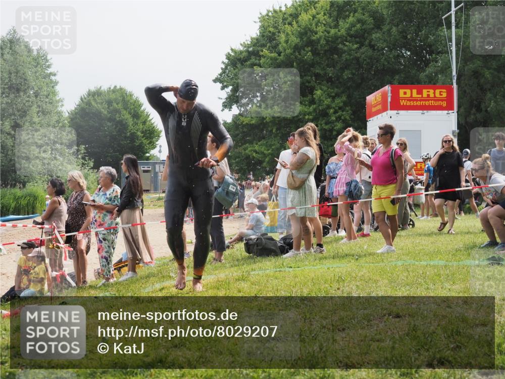 15.06.2025 - 27. Vierlanden-Triathlon KatJ http://msf.ph/oto/8029207 15.06.2025 11:04:42 Schwimmen 841, 859 meine-sportfotos.de