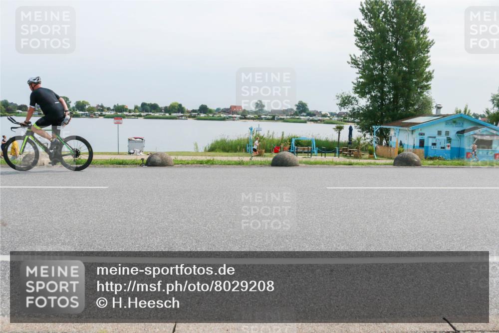 21.06.2025 - 27. Vierlanden-Triathlon H.Heesch http://msf.ph/oto/8029208 15.06.2025 11:26:31 Radfahren 151, 229 meine-sportfotos.de