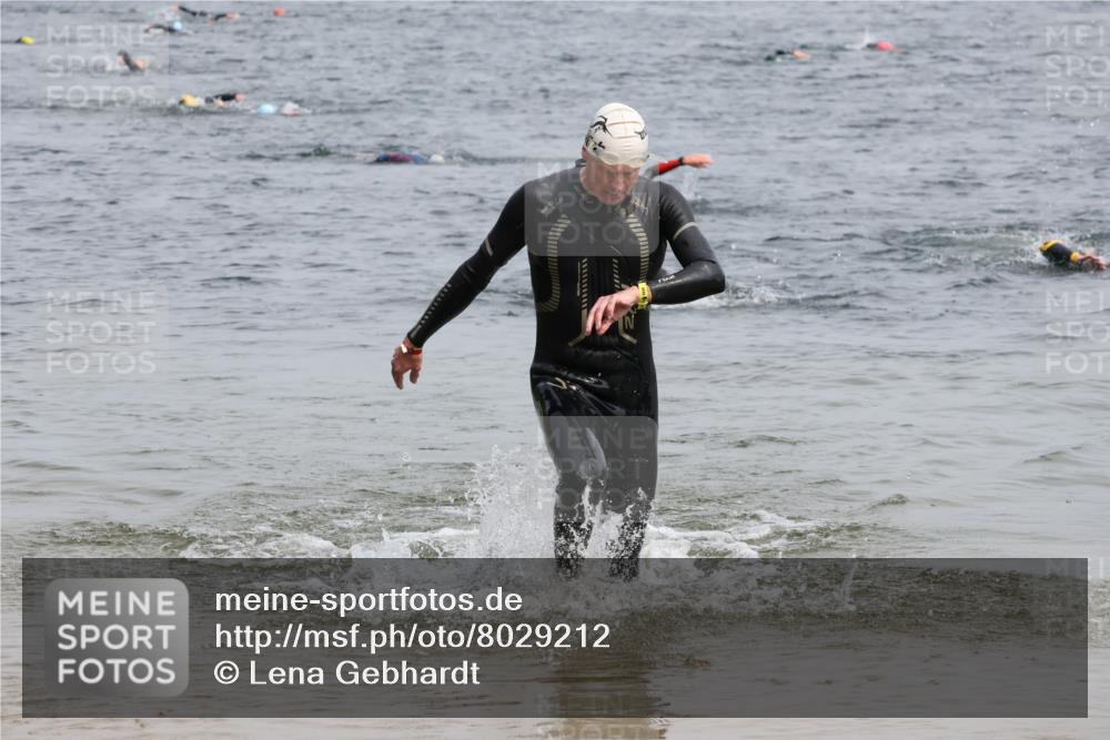 15.06.2025 - 27. Vierlanden-Triathlon Lena Gebhardt http://msf.ph/oto/8029212 15.06.2025 11:04:54 Schwimmen 803 meine-sportfotos.de
