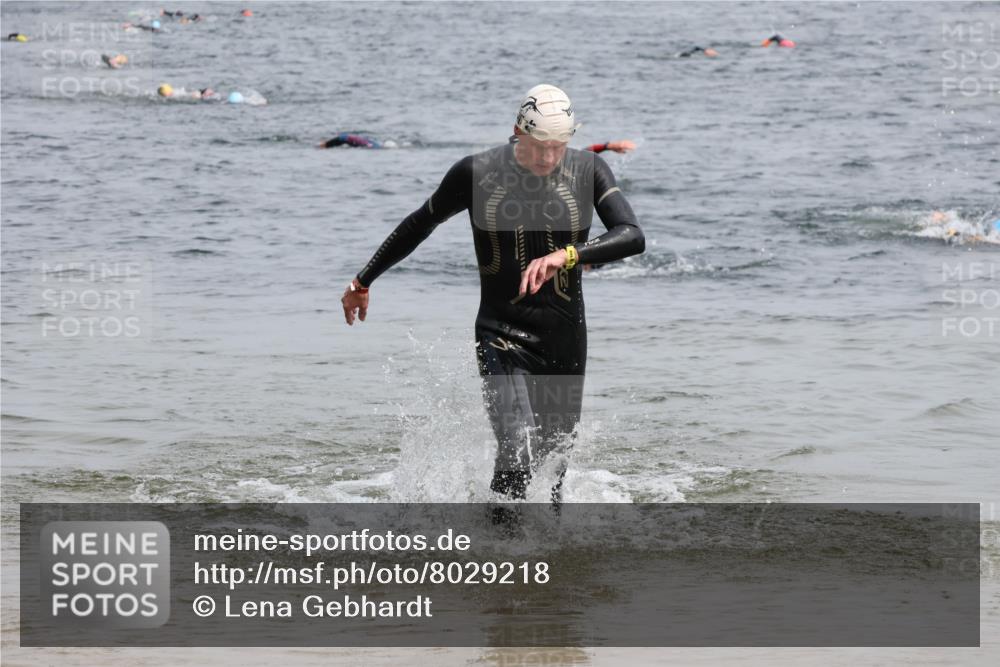 15.06.2025 - 27. Vierlanden-Triathlon Lena Gebhardt http://msf.ph/oto/8029218 15.06.2025 11:04:54 Schwimmen 803 meine-sportfotos.de