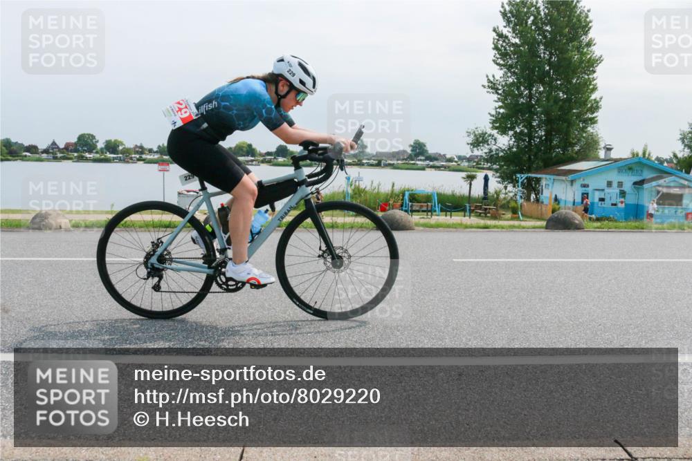 21.06.2025 - 27. Vierlanden-Triathlon H.Heesch http://msf.ph/oto/8029220 15.06.2025 11:26:36 Radfahren 151, 229 meine-sportfotos.de