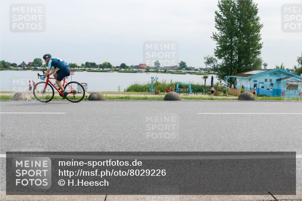 21.06.2025 - 27. Vierlanden-Triathlon H.Heesch http://msf.ph/oto/8029226 15.06.2025 11:27:00 Radfahren 964 meine-sportfotos.de