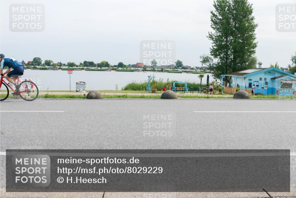 21.06.2025 - 27. Vierlanden-Triathlon H.Heesch http://msf.ph/oto/8029229 15.06.2025 11:27:00 Radfahren 964 meine-sportfotos.de