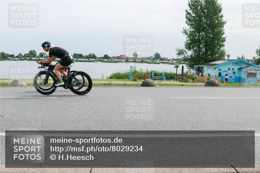 21.06.2025 - 27. Vierlanden-Triathlon H.Heesch http://msf.ph/oto/8029234 15.06.2025 11:27:02 Radfahren 908, 912, 964 meine-sportfotos.de