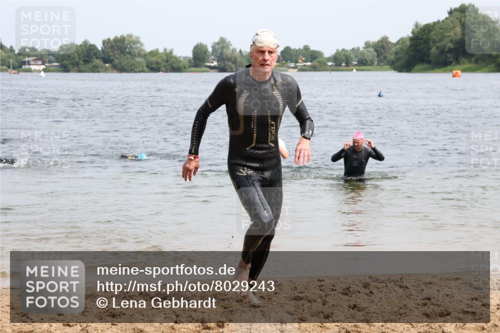 15.06.2025 - 27. Vierlanden-Triathlon Lena Gebhardt http://msf.ph/oto/8029243 15.06.2025 11:04:57 Schwimmen 803 meine-sportfotos.de