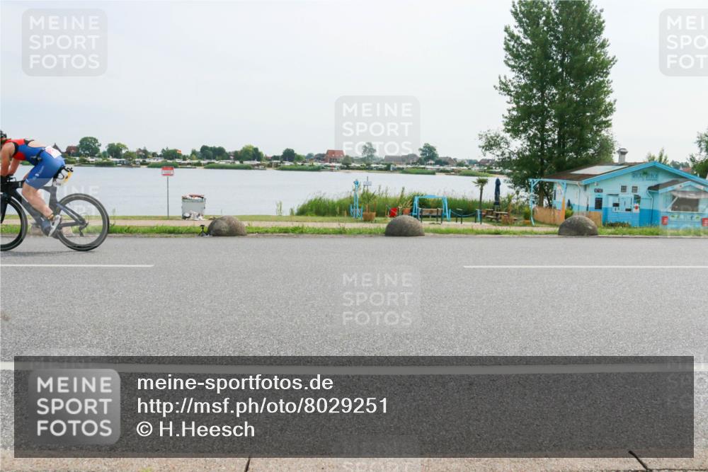 15.06.2025 - 27. Vierlanden-Triathlon H.Heesch http://msf.ph/oto/8029251 15.06.2025 10:29:52 Radfahren 61, 226, 516 meine-sportfotos.de