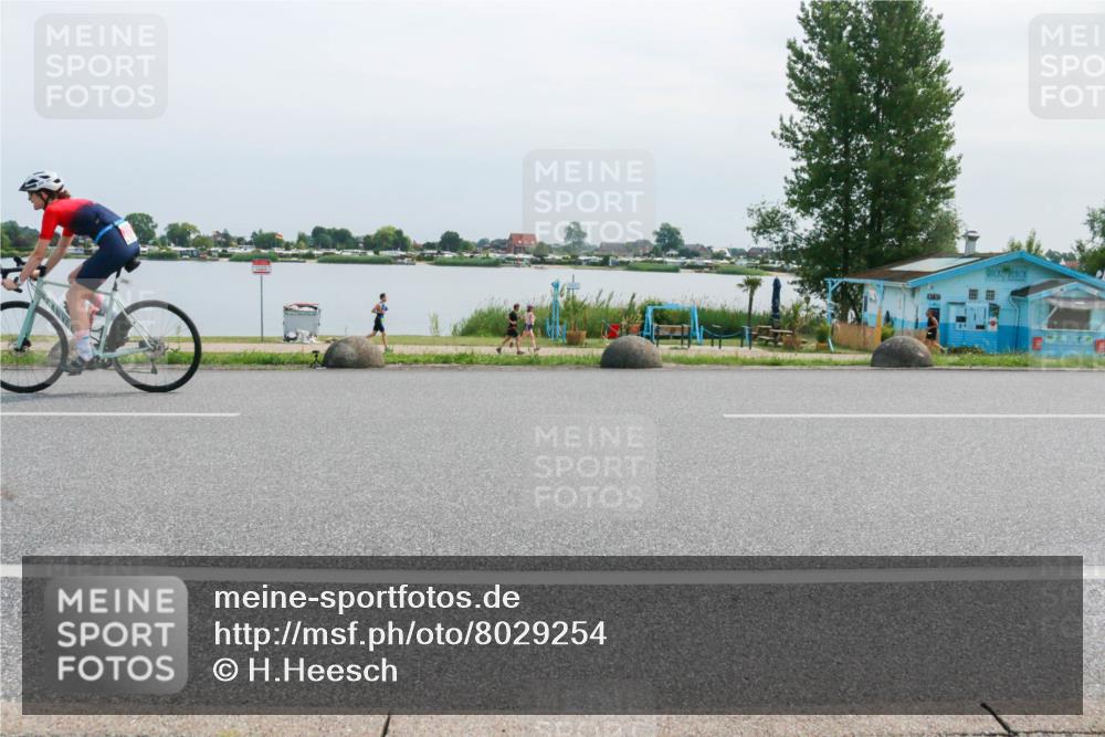 21.06.2025 - 27. Vierlanden-Triathlon H.Heesch http://msf.ph/oto/8029254 15.06.2025 11:27:06 Radfahren 205, 908, 912, 964 meine-sportfotos.de