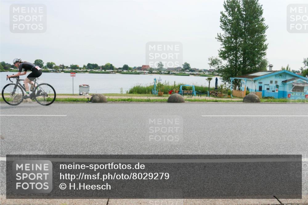 15.06.2025 - 27. Vierlanden-Triathlon H.Heesch http://msf.ph/oto/8029279 15.06.2025 10:30:13 Radfahren 210, 539 meine-sportfotos.de