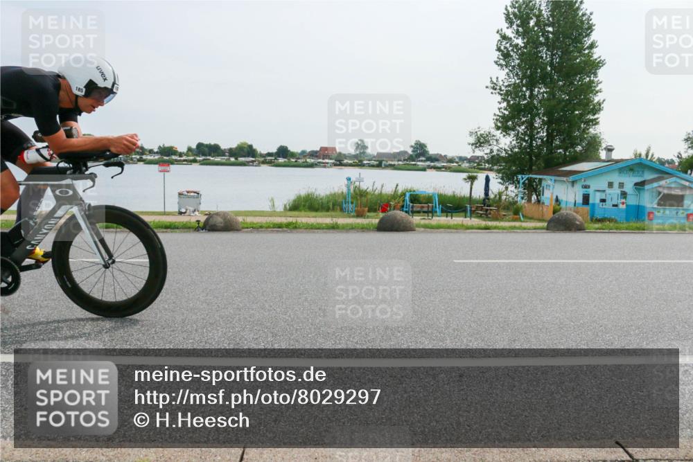 15.06.2025 - 27. Vierlanden-Triathlon H.Heesch http://msf.ph/oto/8029297 15.06.2025 10:30:19 Radfahren 38, 185, 210, 239, 602 meine-sportfotos.de