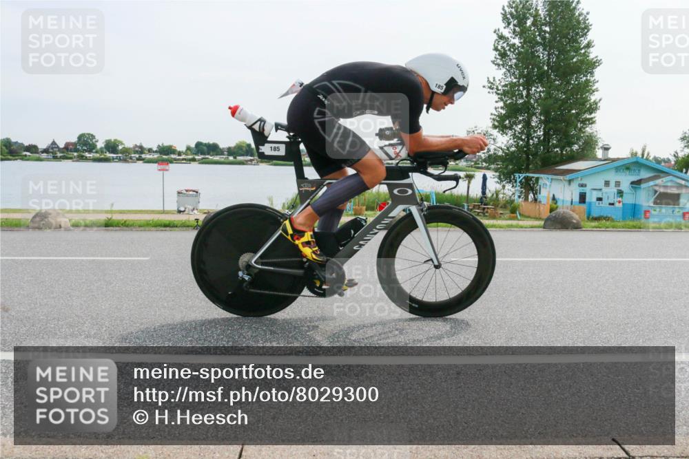 15.06.2025 - 27. Vierlanden-Triathlon H.Heesch http://msf.ph/oto/8029300 15.06.2025 10:30:19 Radfahren 38, 185, 210, 239, 602 meine-sportfotos.de