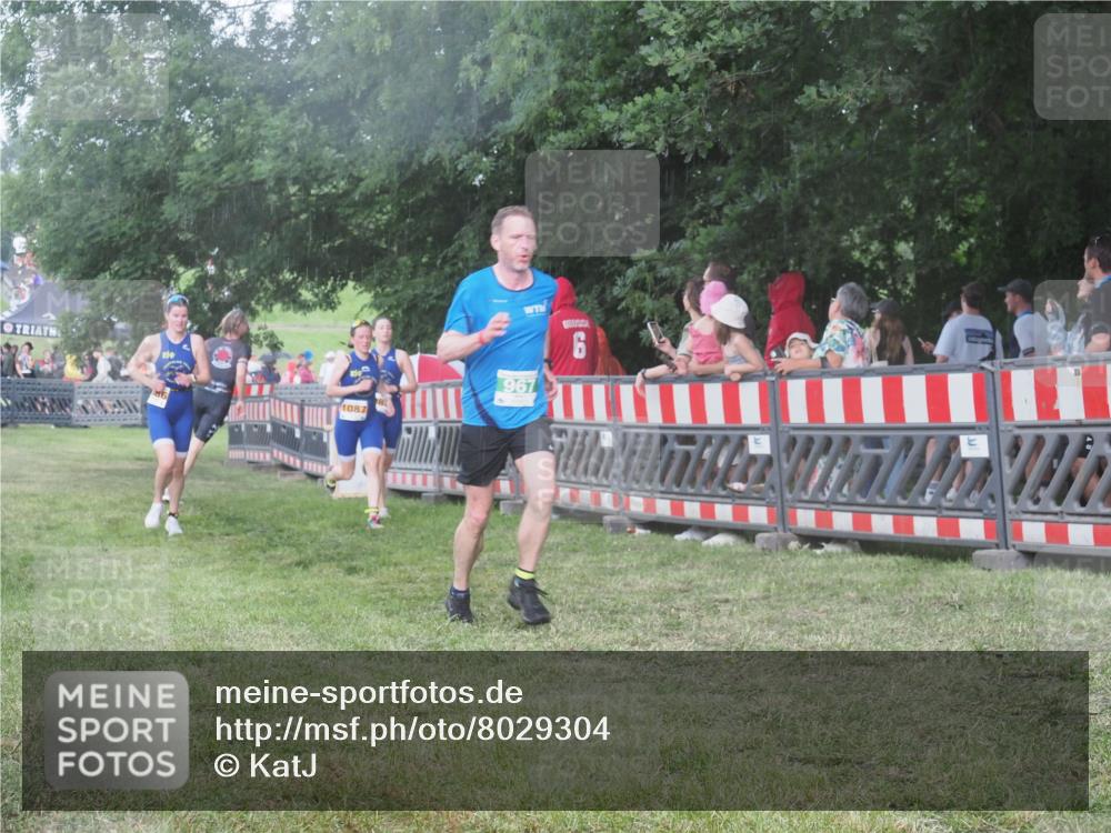 21.06.2025 - 27. Vierlanden-Triathlon KatJ http://msf.ph/oto/8029304 15.06.2025 13:34:52 Ziel 967, 1085, 1086, 1087 meine-sportfotos.de