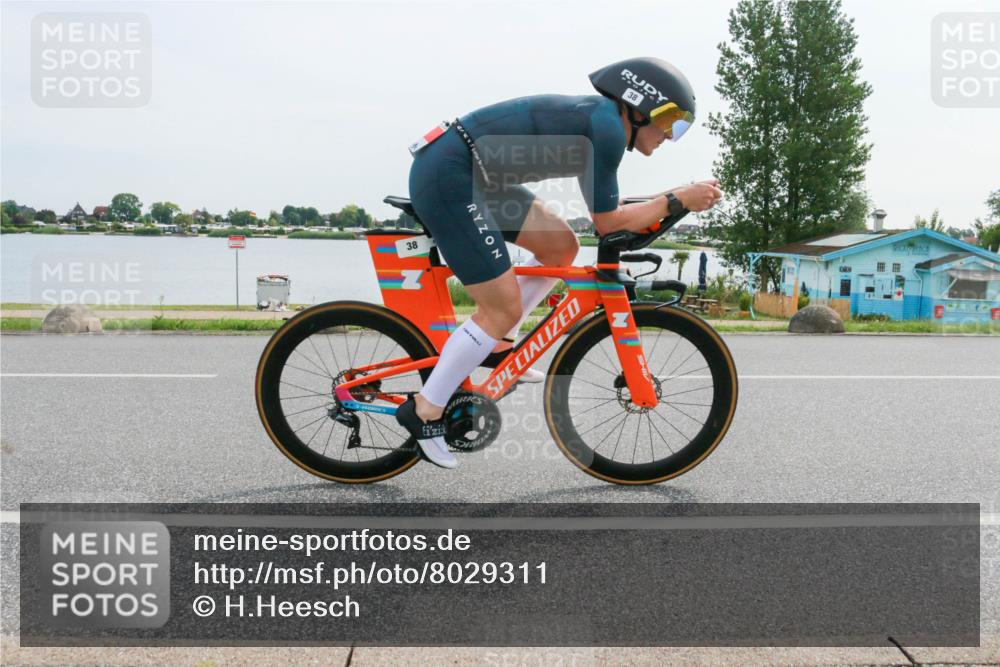 15.06.2025 - 27. Vierlanden-Triathlon H.Heesch http://msf.ph/oto/8029311 15.06.2025 10:30:21 Radfahren 38, 185, 239, 602 meine-sportfotos.de