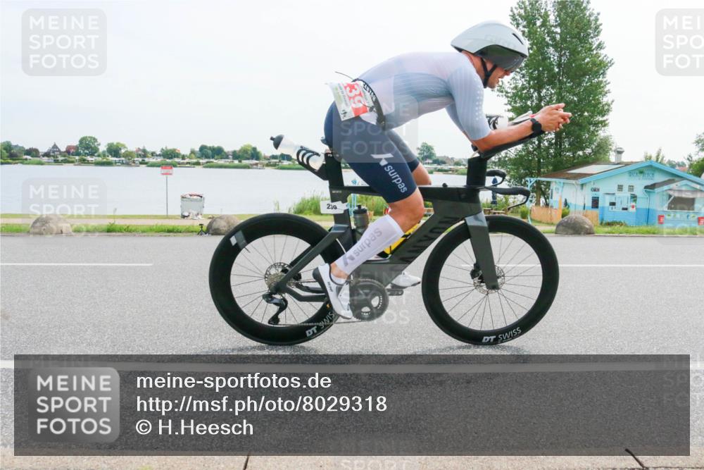 15.06.2025 - 27. Vierlanden-Triathlon H.Heesch http://msf.ph/oto/8029318 15.06.2025 10:30:23 Radfahren 38, 185, 239, 248, 515, 602 meine-sportfotos.de