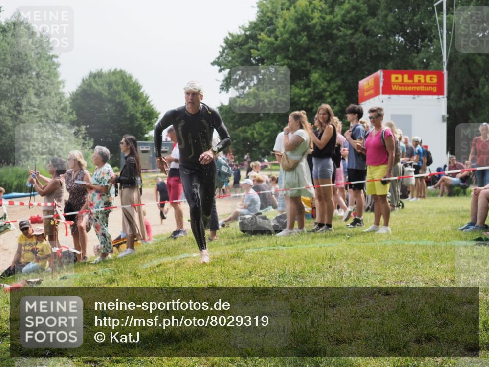 15.06.2025 - 27. Vierlanden-Triathlon KatJ http://msf.ph/oto/8029319 15.06.2025 11:05:02 Schwimmen 803 meine-sportfotos.de