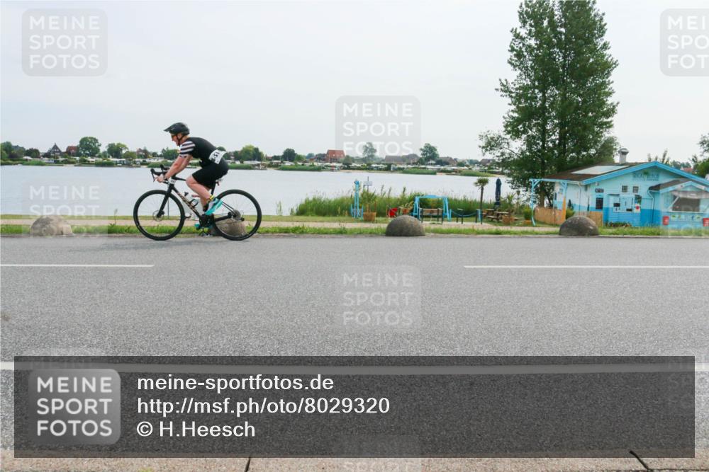 15.06.2025 - 27. Vierlanden-Triathlon H.Heesch http://msf.ph/oto/8029320 15.06.2025 10:30:24 Radfahren 38, 239, 248, 515, 602 meine-sportfotos.de