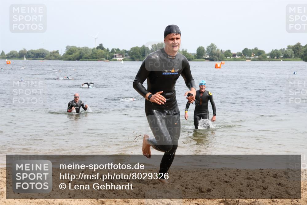 15.06.2025 - 27. Vierlanden-Triathlon Lena Gebhardt http://msf.ph/oto/8029326 15.06.2025 11:05:09 Schwimmen 673, 739, 778, 801 meine-sportfotos.de