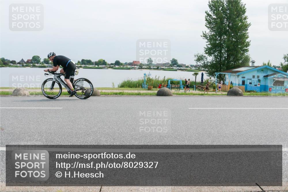 21.06.2025 - 27. Vierlanden-Triathlon H.Heesch http://msf.ph/oto/8029327 15.06.2025 11:27:10 Radfahren 205, 825 meine-sportfotos.de