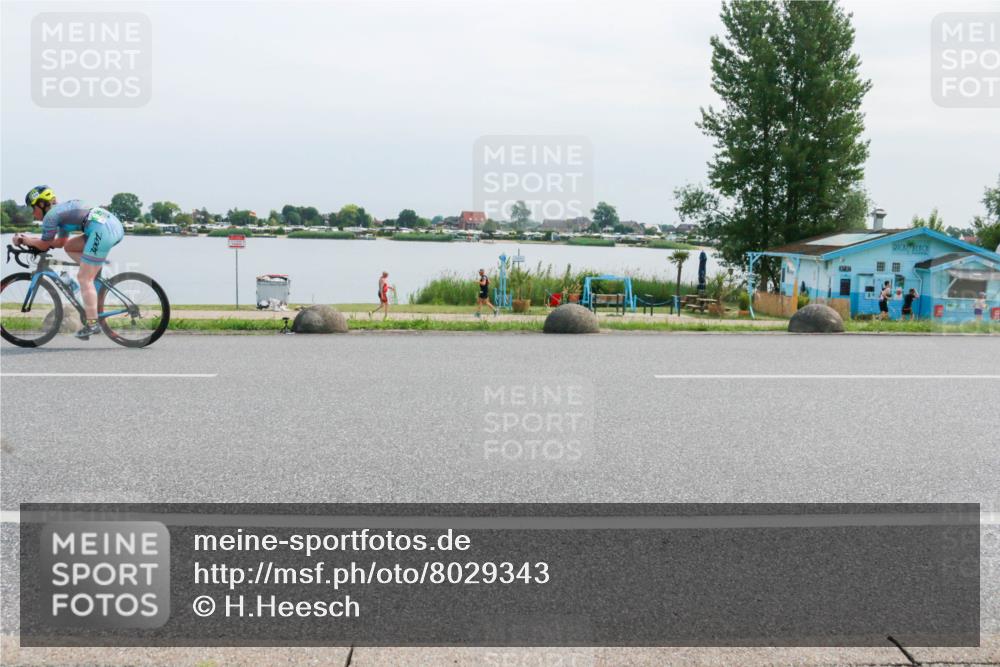 21.06.2025 - 27. Vierlanden-Triathlon H.Heesch http://msf.ph/oto/8029343 15.06.2025 11:27:12 Radfahren 205, 825, 939 meine-sportfotos.de