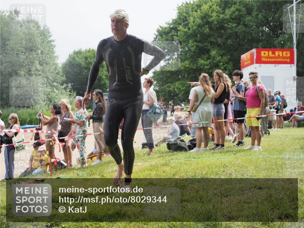 15.06.2025 - 27. Vierlanden-Triathlon KatJ http://msf.ph/oto/8029344 15.06.2025 11:05:03 Schwimmen 803 meine-sportfotos.de