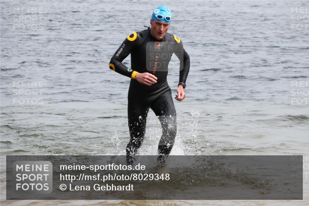 15.06.2025 - 27. Vierlanden-Triathlon Lena Gebhardt http://msf.ph/oto/8029348 15.06.2025 11:05:10 Schwimmen 673, 739, 778, 801 meine-sportfotos.de