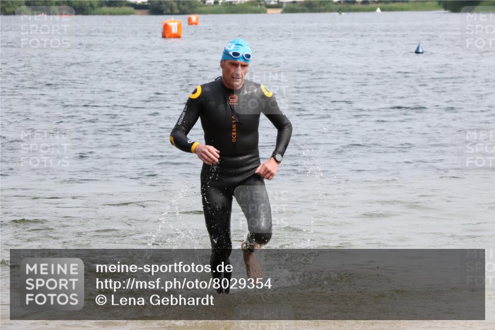 15.06.2025 - 27. Vierlanden-Triathlon Lena Gebhardt http://msf.ph/oto/8029354 15.06.2025 11:05:11 Schwimmen 673, 739, 778, 801 meine-sportfotos.de