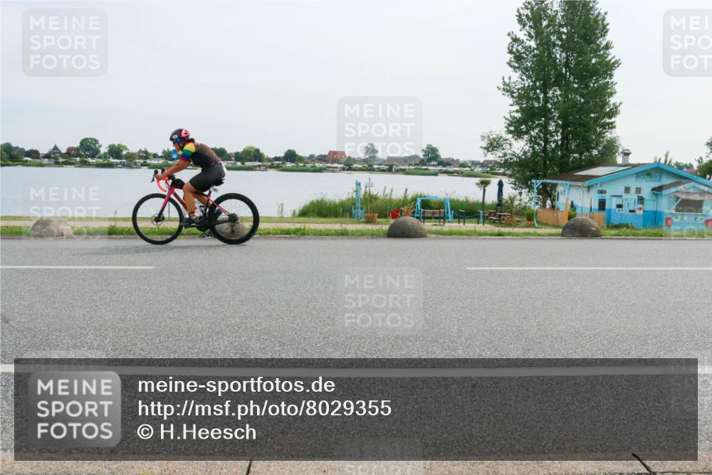 15.06.2025 - 27. Vierlanden-Triathlon H.Heesch http://msf.ph/oto/8029355 15.06.2025 10:30:26 Radfahren 239, 248, 515, 563 meine-sportfotos.de