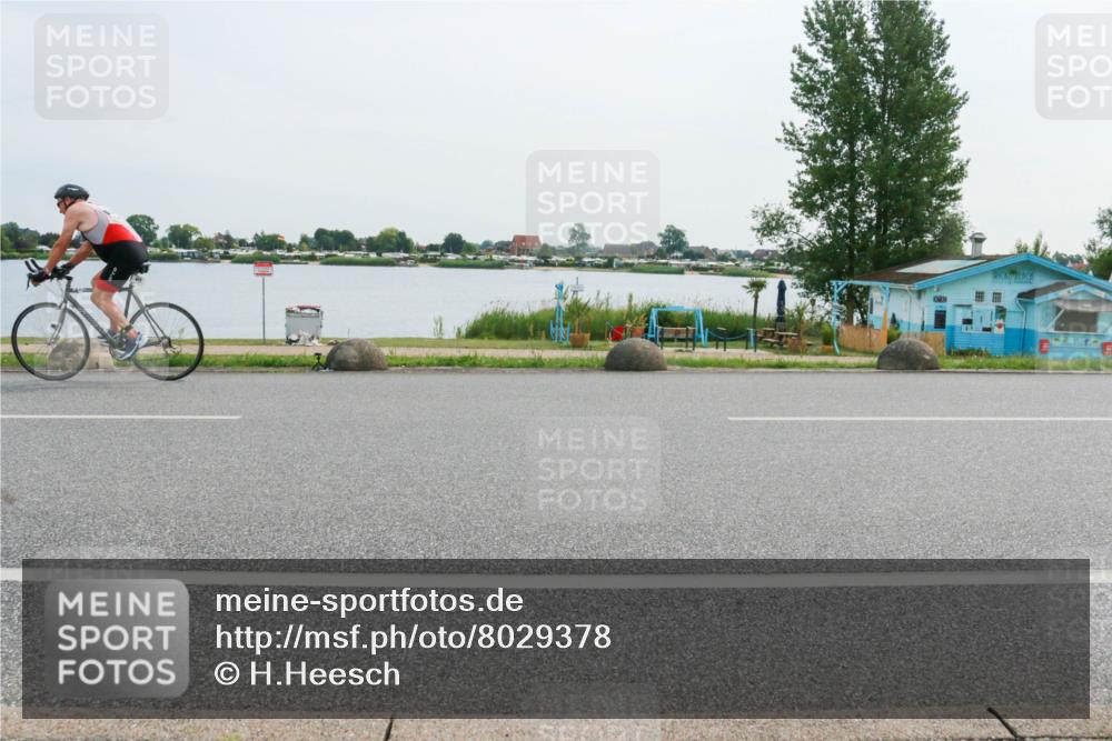 15.06.2025 - 27. Vierlanden-Triathlon H.Heesch http://msf.ph/oto/8029378 15.06.2025 10:30:38 Radfahren 5, 619 meine-sportfotos.de