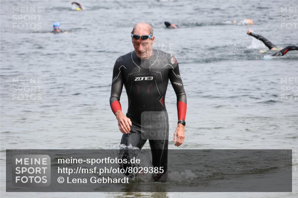 15.06.2025 - 27. Vierlanden-Triathlon Lena Gebhardt http://msf.ph/oto/8029385 15.06.2025 11:05:15 Schwimmen 673, 739, 778, 801, 866 meine-sportfotos.de