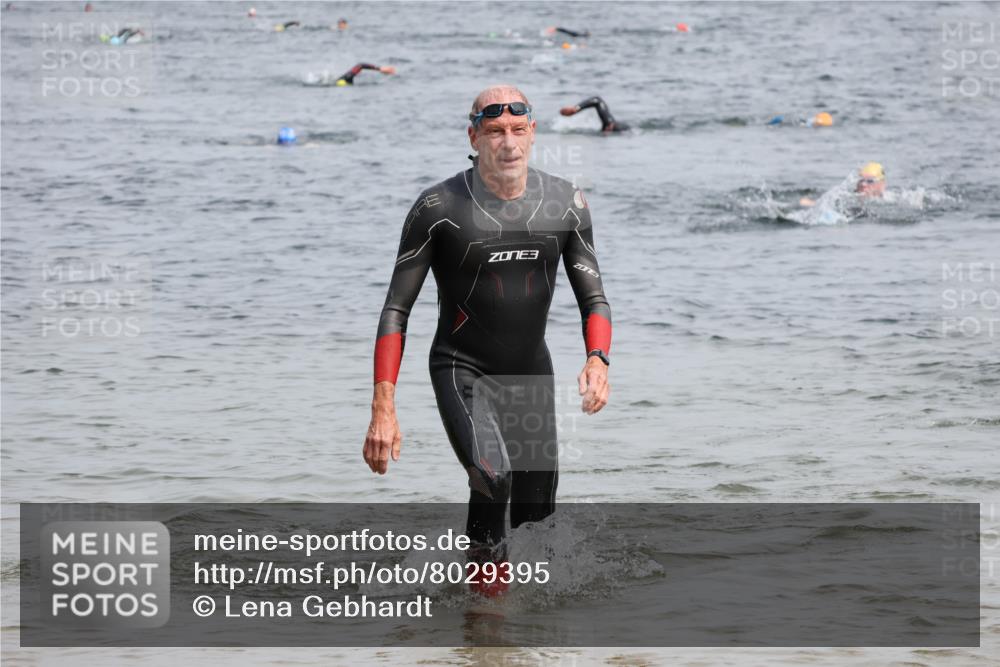 15.06.2025 - 27. Vierlanden-Triathlon Lena Gebhardt http://msf.ph/oto/8029395 15.06.2025 11:05:17 Schwimmen 673, 739, 778, 801, 866 meine-sportfotos.de
