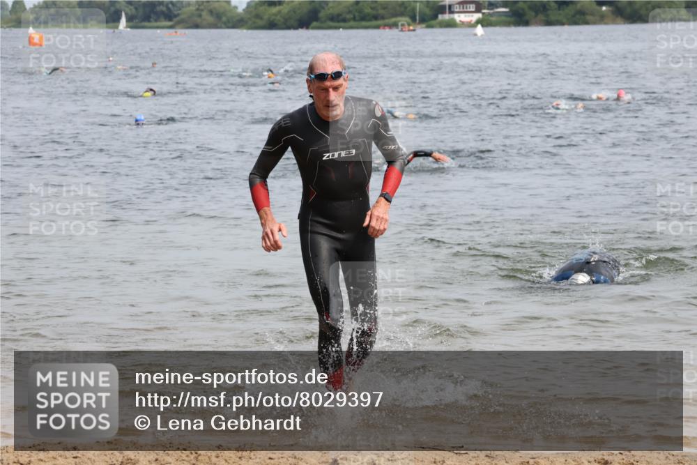15.06.2025 - 27. Vierlanden-Triathlon Lena Gebhardt http://msf.ph/oto/8029397 15.06.2025 11:05:19 Schwimmen 673, 739, 778, 840, 866 meine-sportfotos.de