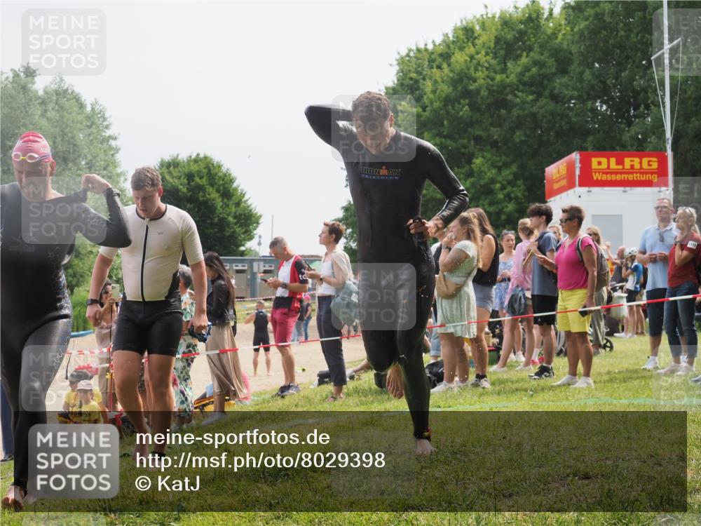 15.06.2025 - 27. Vierlanden-Triathlon KatJ http://msf.ph/oto/8029398 15.06.2025 11:05:14 Schwimmen 673, 739, 778, 801 meine-sportfotos.de
