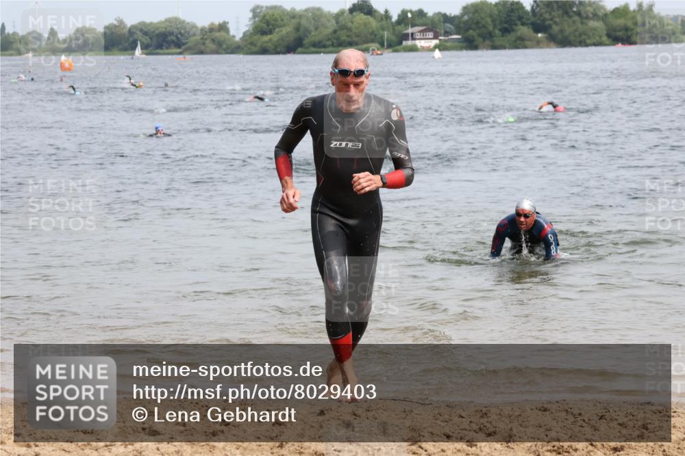 15.06.2025 - 27. Vierlanden-Triathlon Lena Gebhardt http://msf.ph/oto/8029403 15.06.2025 11:05:20 Schwimmen 778, 840, 866 meine-sportfotos.de