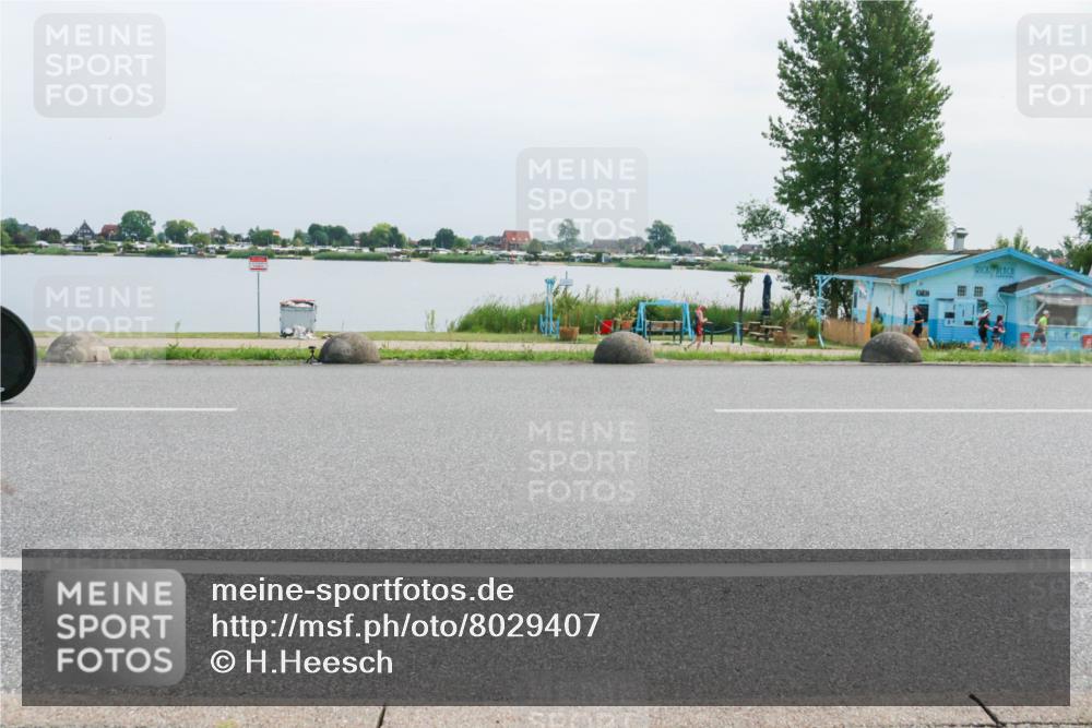 21.06.2025 - 27. Vierlanden-Triathlon H.Heesch http://msf.ph/oto/8029407 15.06.2025 11:27:26 Radfahren 251, 767 meine-sportfotos.de