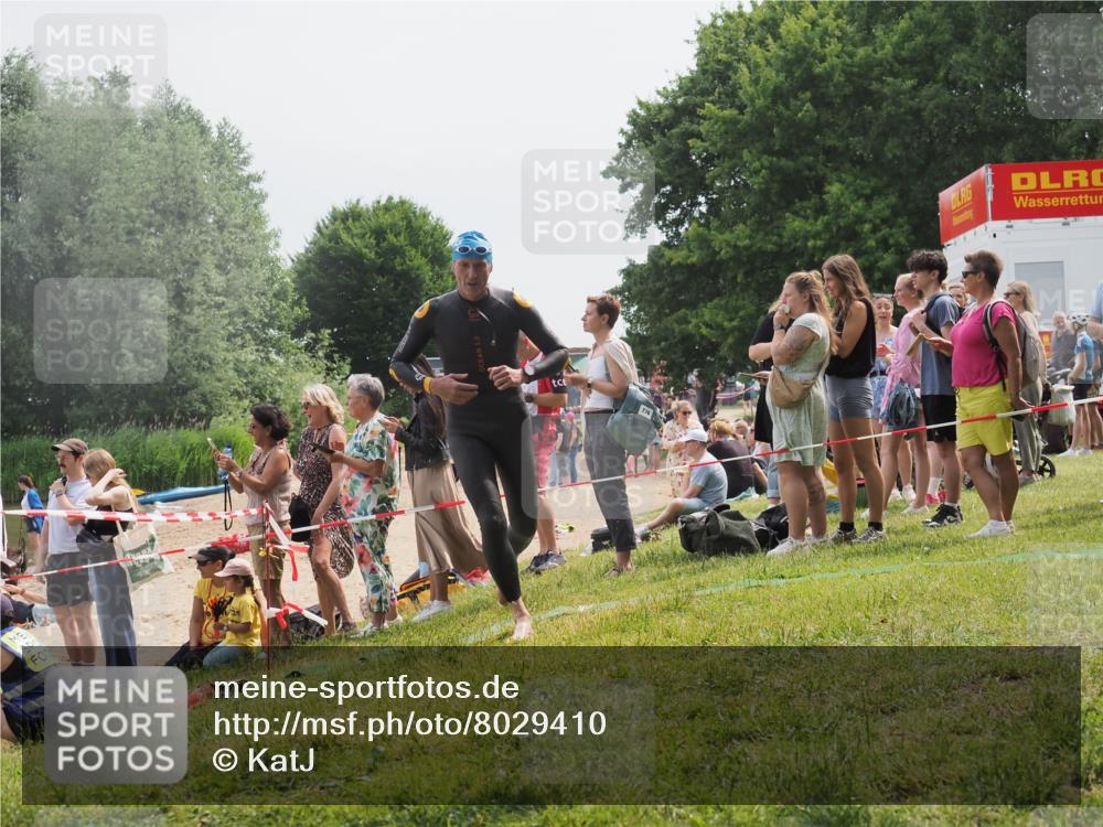 15.06.2025 - 27. Vierlanden-Triathlon KatJ http://msf.ph/oto/8029410 15.06.2025 11:05:17 Schwimmen 673, 739, 778, 801 meine-sportfotos.de