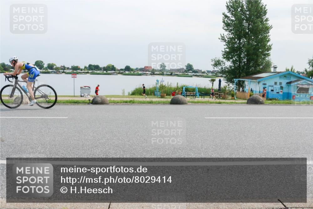 21.06.2025 - 27. Vierlanden-Triathlon H.Heesch http://msf.ph/oto/8029414 15.06.2025 11:27:31 Radfahren 767, 979 meine-sportfotos.de