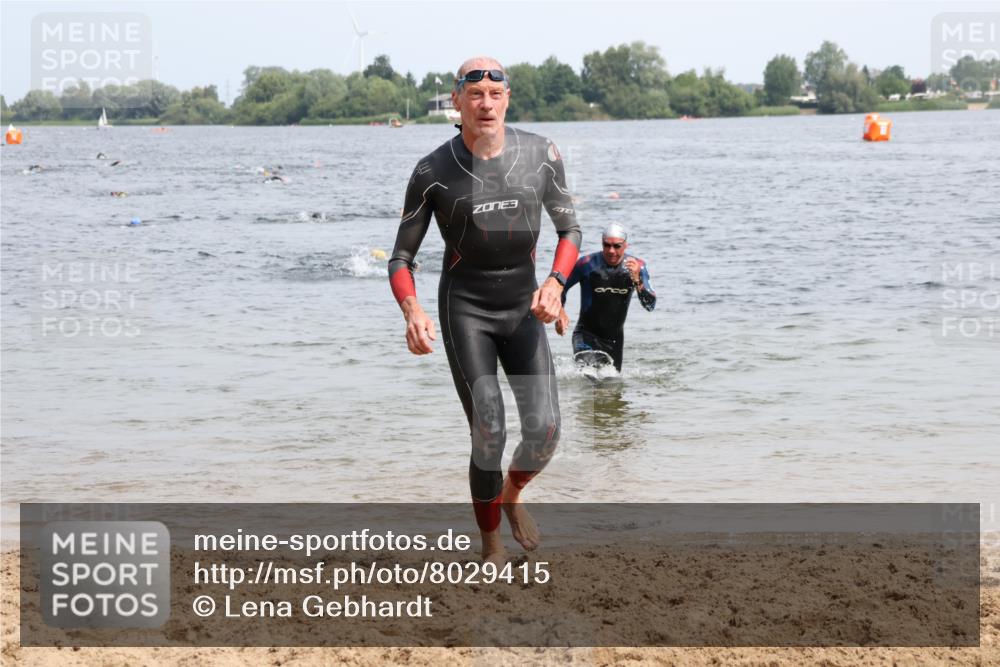 15.06.2025 - 27. Vierlanden-Triathlon Lena Gebhardt http://msf.ph/oto/8029415 15.06.2025 11:05:21 Schwimmen 778, 840, 866 meine-sportfotos.de