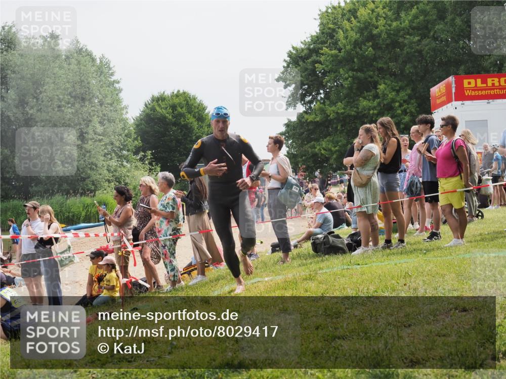 15.06.2025 - 27. Vierlanden-Triathlon KatJ http://msf.ph/oto/8029417 15.06.2025 11:05:18 Schwimmen 673, 739, 778, 801 meine-sportfotos.de