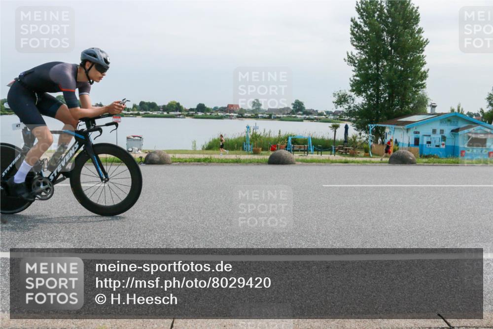 21.06.2025 - 27. Vierlanden-Triathlon H.Heesch http://msf.ph/oto/8029420 15.06.2025 11:27:37 Radfahren 47, 84, 650, 979 meine-sportfotos.de