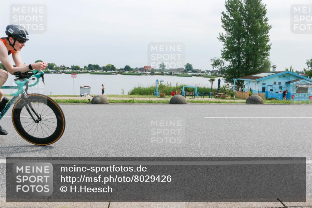 21.06.2025 - 27. Vierlanden-Triathlon H.Heesch http://msf.ph/oto/8029426 15.06.2025 11:27:39 Radfahren 47, 84, 650 meine-sportfotos.de