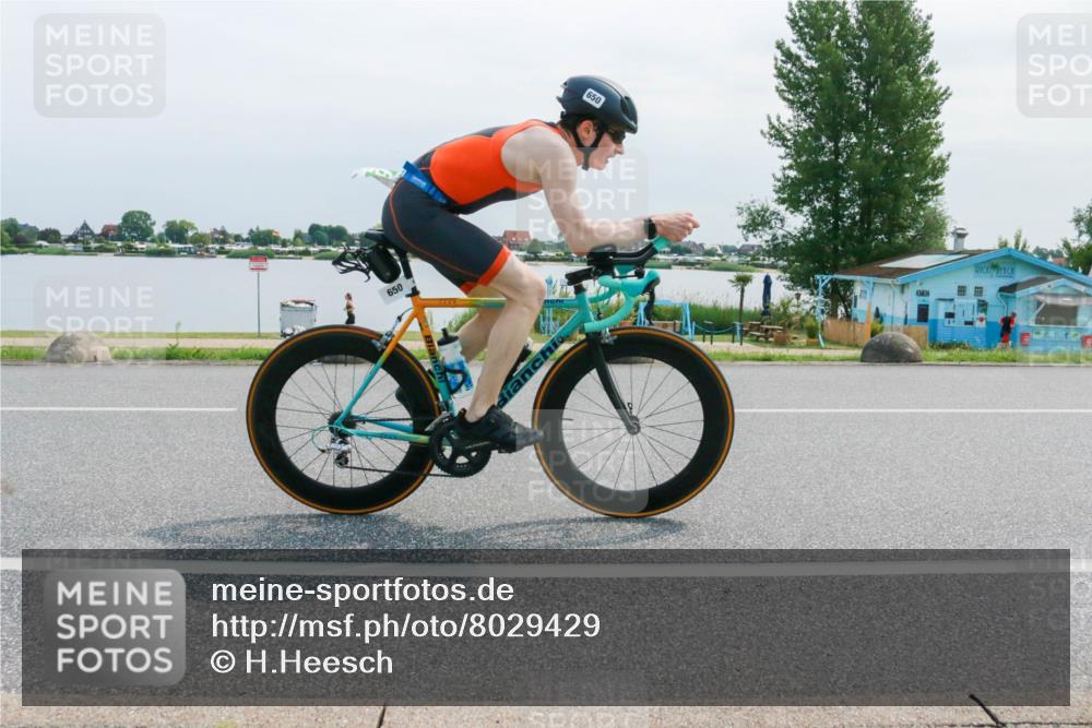 21.06.2025 - 27. Vierlanden-Triathlon H.Heesch http://msf.ph/oto/8029429 15.06.2025 11:27:39 Radfahren 47, 84, 650 meine-sportfotos.de