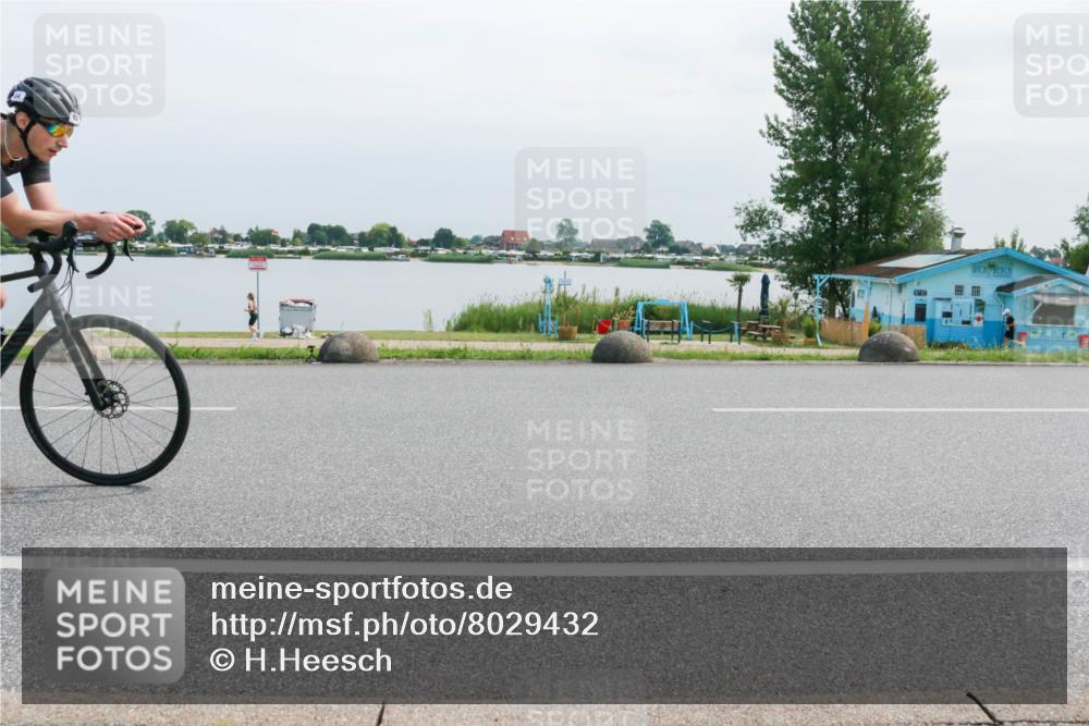 21.06.2025 - 27. Vierlanden-Triathlon H.Heesch http://msf.ph/oto/8029432 15.06.2025 11:27:40 Radfahren 47, 84, 650 meine-sportfotos.de