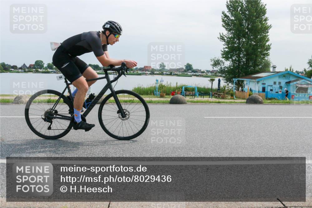 21.06.2025 - 27. Vierlanden-Triathlon H.Heesch http://msf.ph/oto/8029436 15.06.2025 11:27:40 Radfahren 47, 84, 650 meine-sportfotos.de