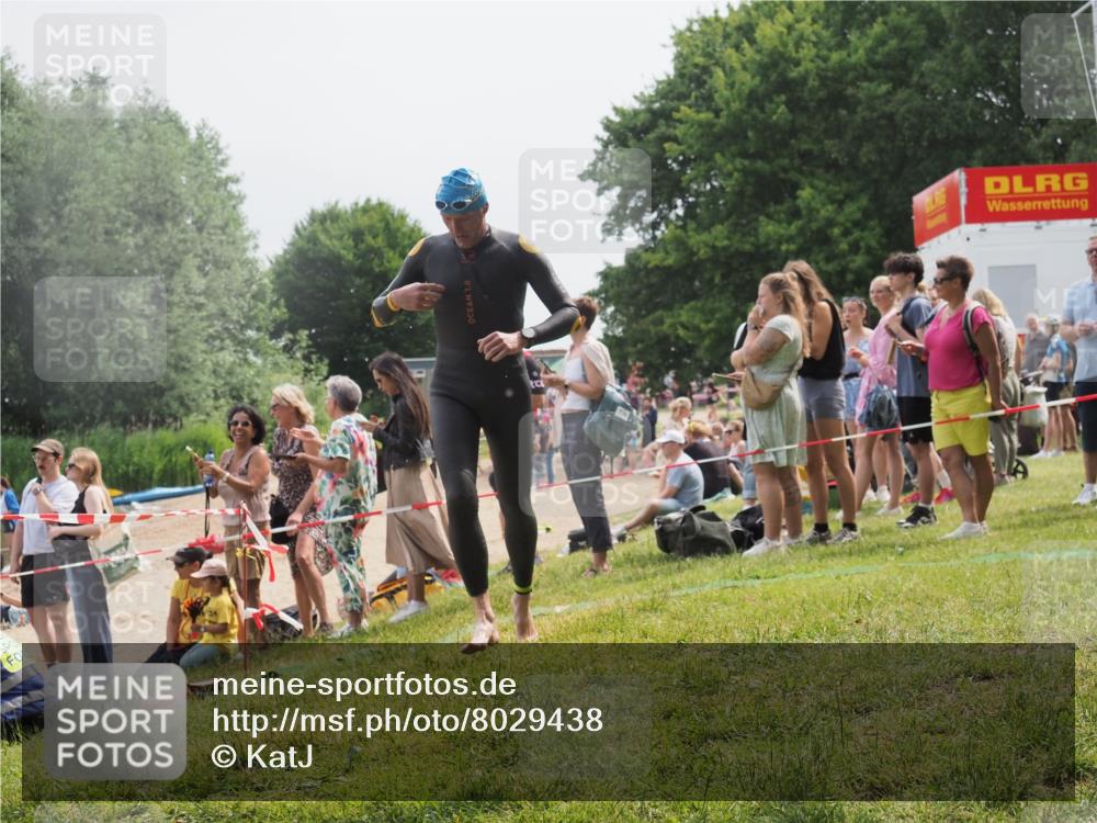 15.06.2025 - 27. Vierlanden-Triathlon KatJ http://msf.ph/oto/8029438 15.06.2025 11:05:18 Schwimmen 673, 739, 778, 801 meine-sportfotos.de