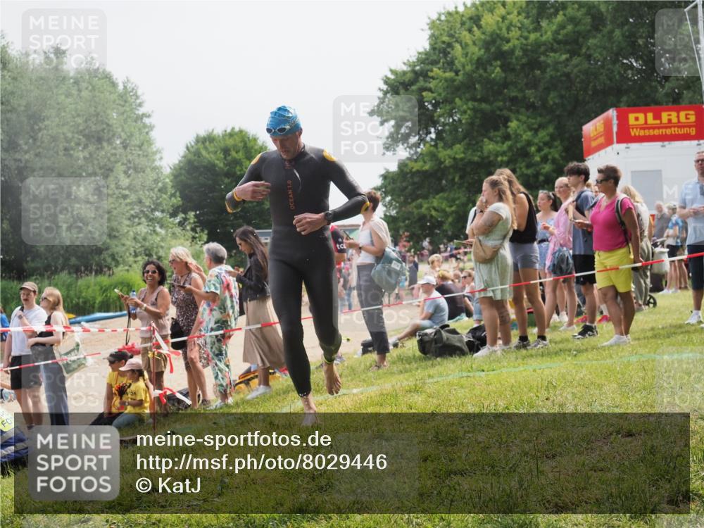 15.06.2025 - 27. Vierlanden-Triathlon KatJ http://msf.ph/oto/8029446 15.06.2025 11:05:18 Schwimmen 673, 739, 778, 801 meine-sportfotos.de