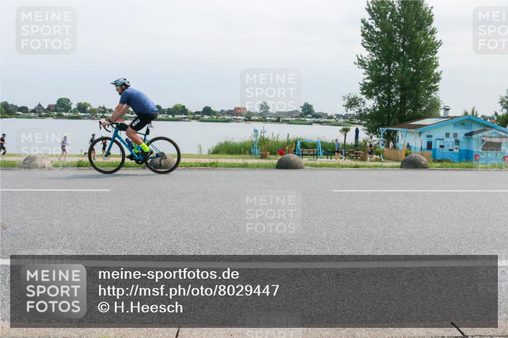 21.06.2025 - 27. Vierlanden-Triathlon H.Heesch http://msf.ph/oto/8029447 15.06.2025 11:27:50 Radfahren 757, 771, 826 meine-sportfotos.de