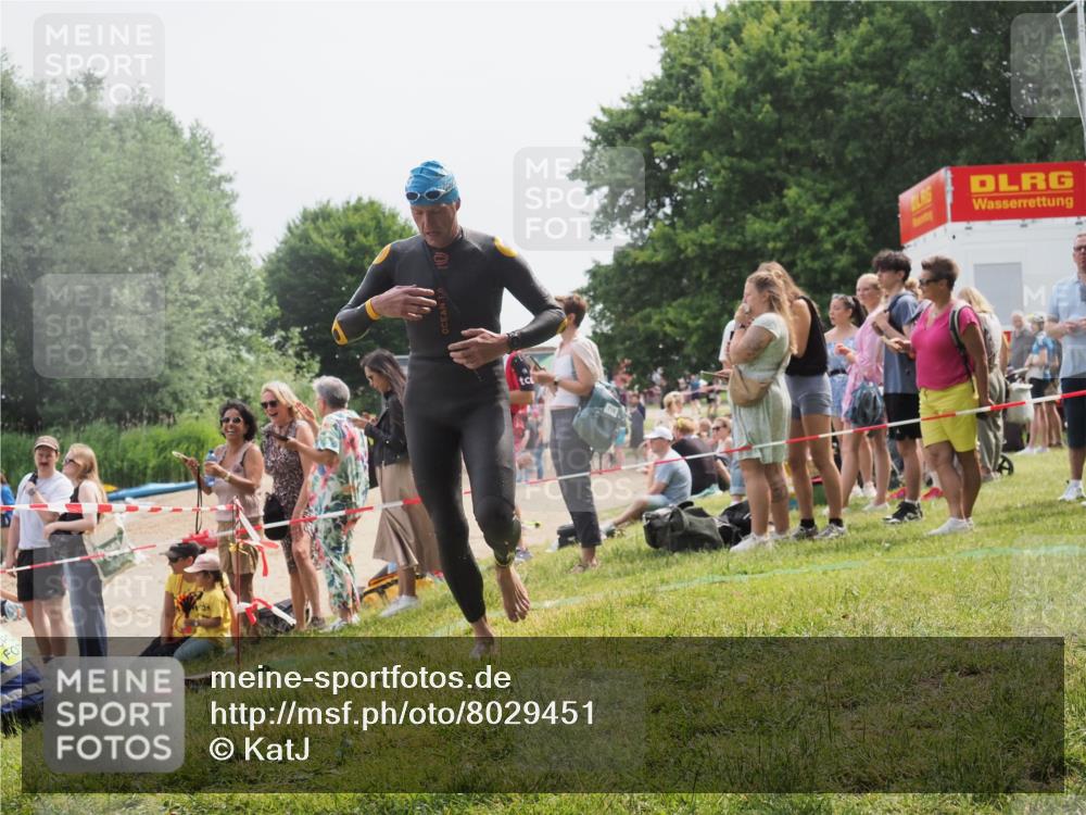 15.06.2025 - 27. Vierlanden-Triathlon KatJ http://msf.ph/oto/8029451 15.06.2025 11:05:18 Schwimmen 673, 739, 778, 801 meine-sportfotos.de